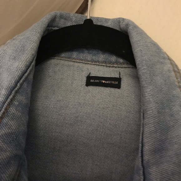 Brandy Melville Isabella Denim Jacket - Picture 2 of 3